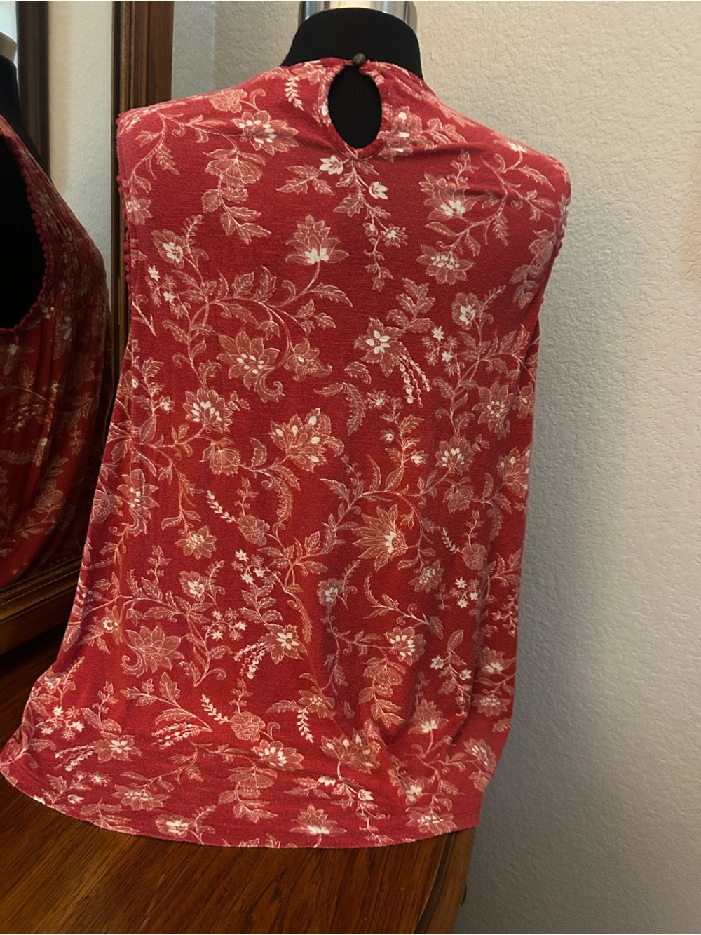 Knox Rose Red Floral Smocked Yoke Tank. Size XL. NWTGS - Picture 3 of 5